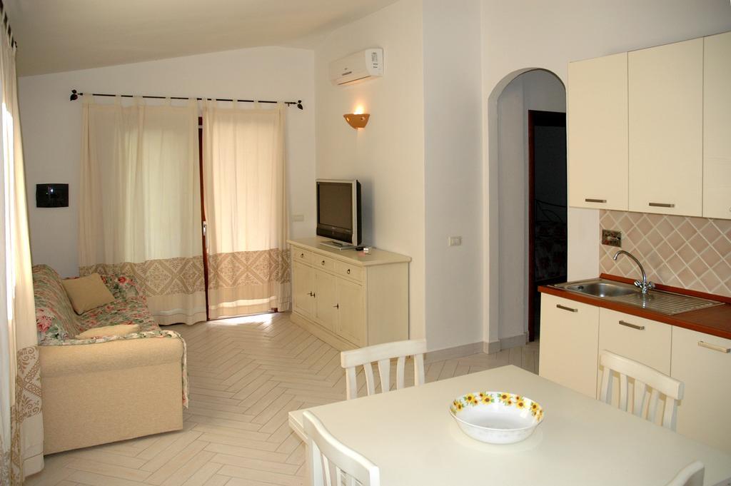 Holiday Homes Stella Marina San Teodoro  Kamer foto